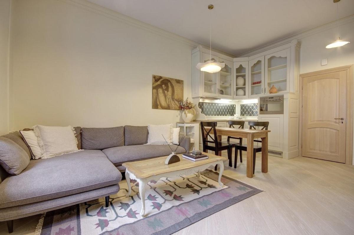 Town Hall Square Apartments Вилнюс Екстериор снимка