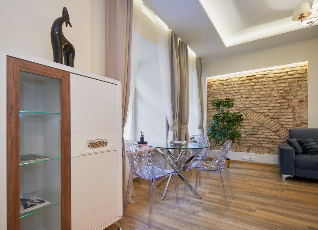 Town Hall Square Apartments Вилнюс Екстериор снимка