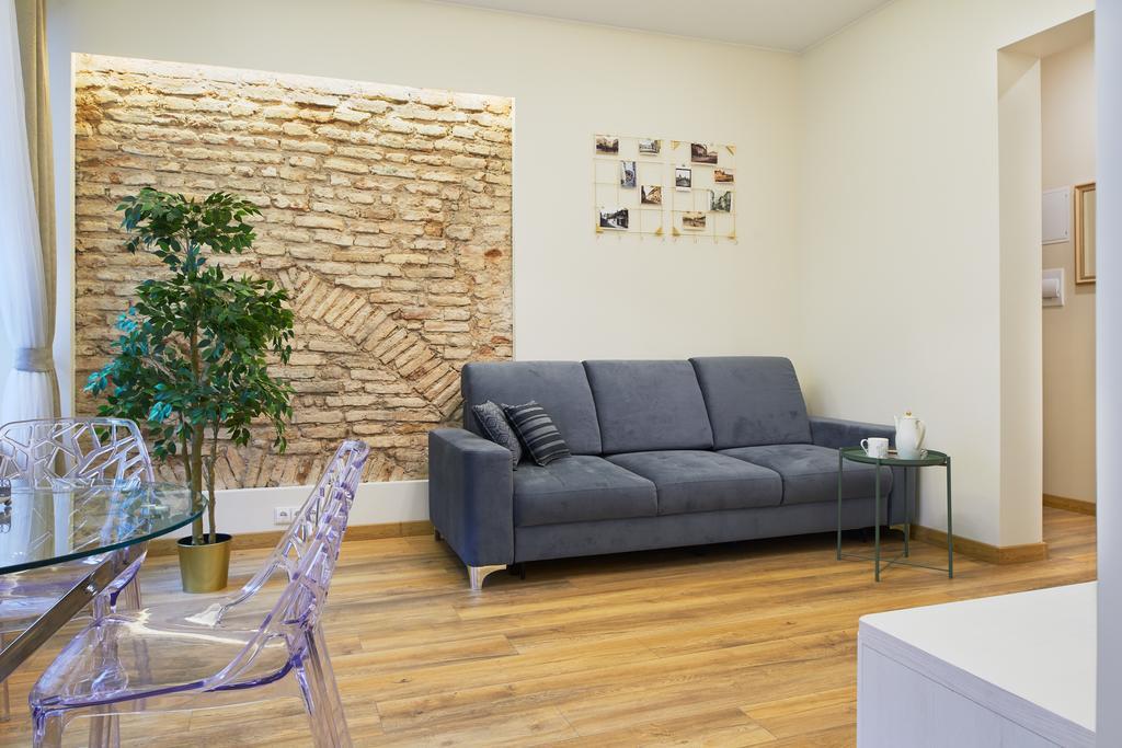 Town Hall Square Apartments Вилнюс Екстериор снимка